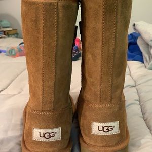 UGG BOOTS WITH ZIPPER